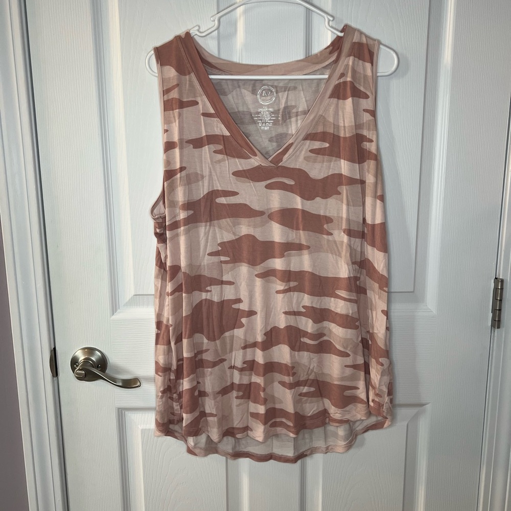 Maurice’s Women’s Camo V-neck Tank Top XXL